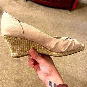Life Stride Women’s Size 6.5 Champagne Colored Wedge